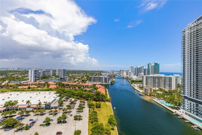 Building Photo - 2600 E Hallandale Beach Blvd