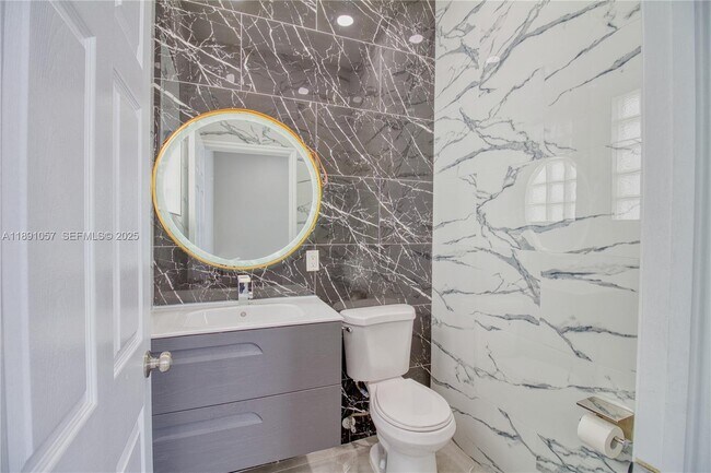 Building Photo - 3810 SW 51st St