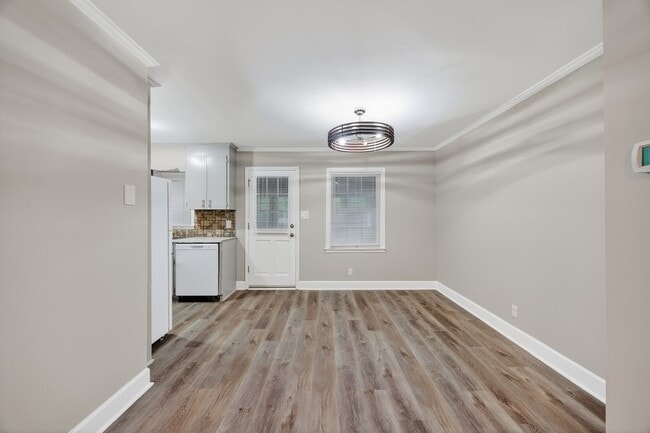 Building Photo - Two bedroom townhome in prime location!