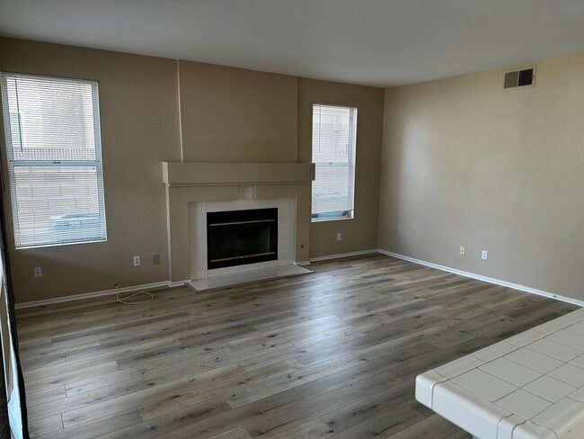 Building Photo - Beautiful Orangecrest Rental – Move-In Ready!