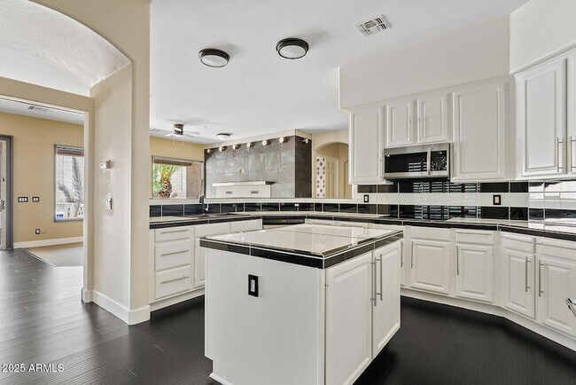 Building Photo - 8274 E Tailspin Ln