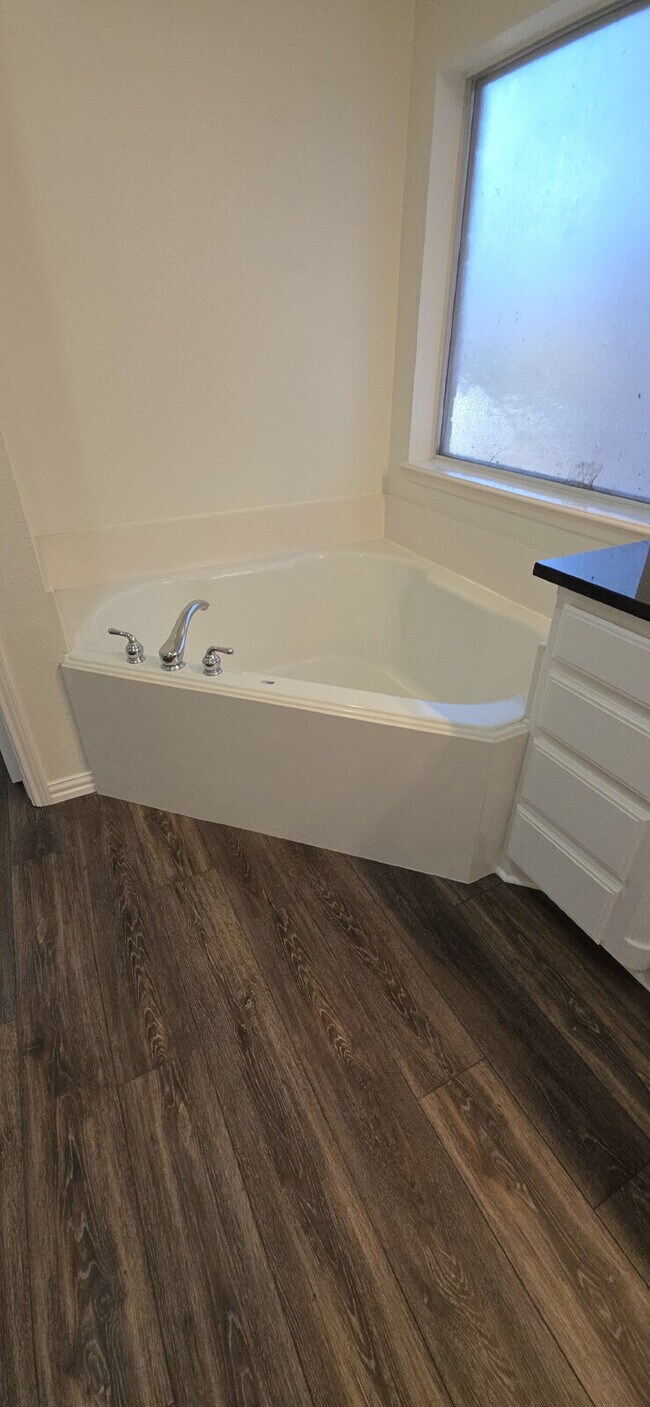 Building Photo - Beautifully Remodeled Home in Mansfield ISD – Corner Lot with Modern Upgrades!