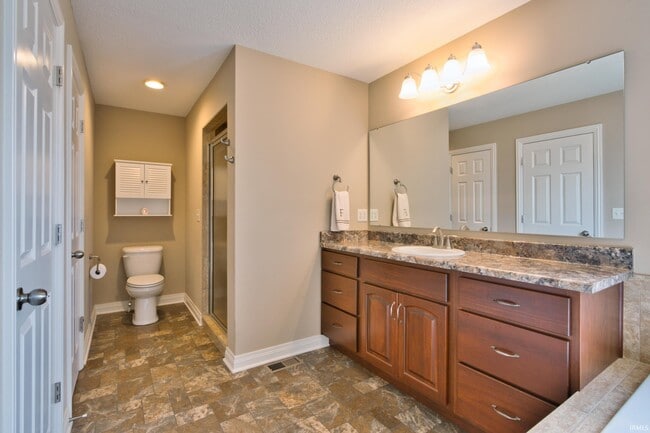 Building Photo - 625 Perolla Dr