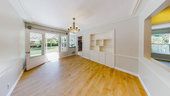 Building Photo - *** Gorgeous 4 bed 3 bath Single Family Ho...