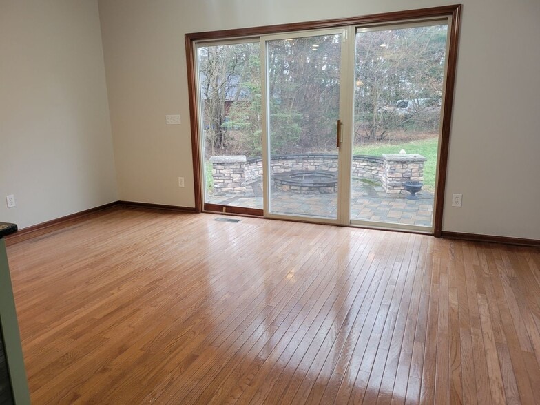 Building Photo - 8162 Chateau Ln