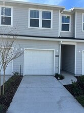 Building Photo - 535 Holly Lks Dr