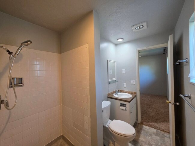 Building Photo - 1601 S Yelm St