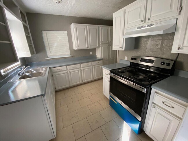 Building Photo - 210 W Jacobs Dr