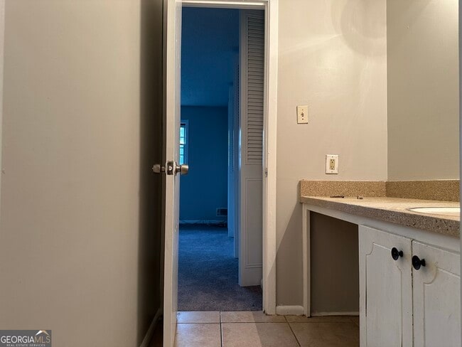 Building Photo - 498 North Ave