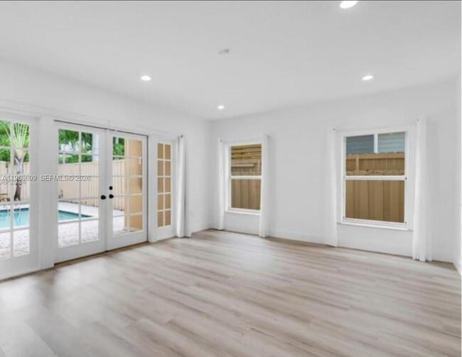 Building Photo - 3047 Day Ave