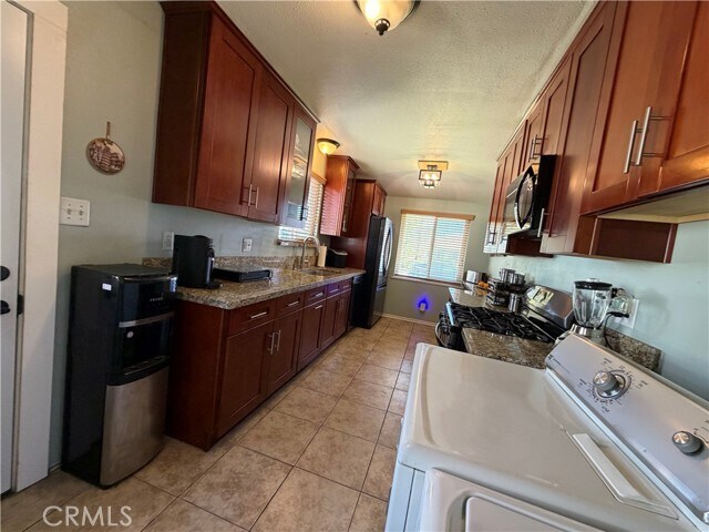 Building Photo - 9406 Rose Ave