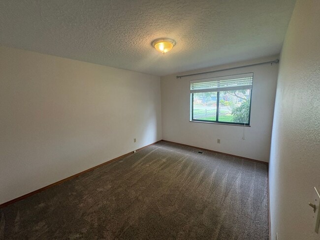 Building Photo - 3 Bed 3 Bath House