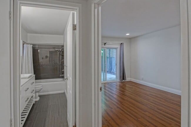 Building Photo - REMODELED, BRIGHT & AIRY HOME ON ONE OF TH...
