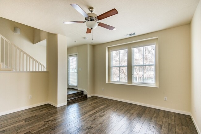 Building Photo - Walking Distance to Downtown Mountain View, Cal Train and the Amazing Farmers Market