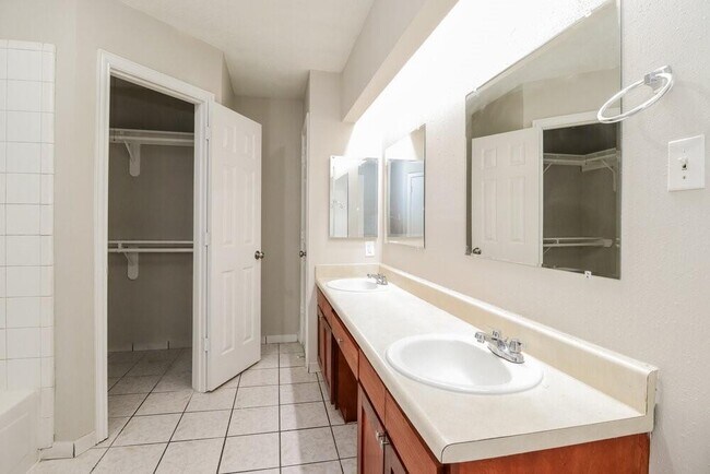 Building Photo - 6403 Fallengate Dr