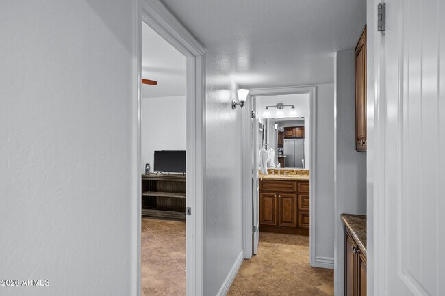 Building Photo - 7118 E Buena Terra Way