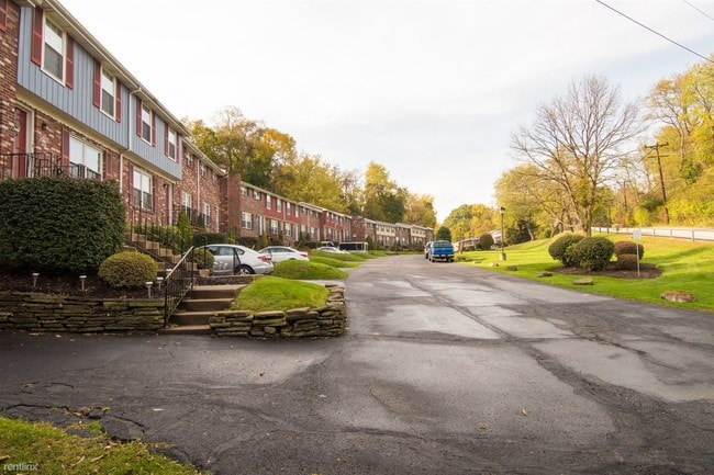 Building Photo - 2 br, 1 bath Townhome - 319 Chapel Place