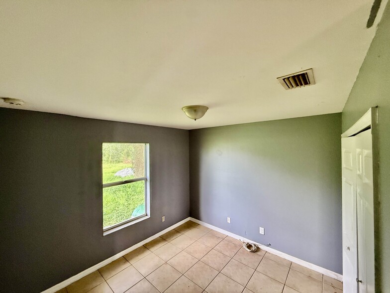 Building Photo - 4802 Golfview Blvd