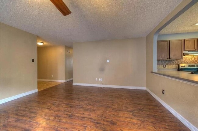 Building Photo - 2513 Glen Field Dr