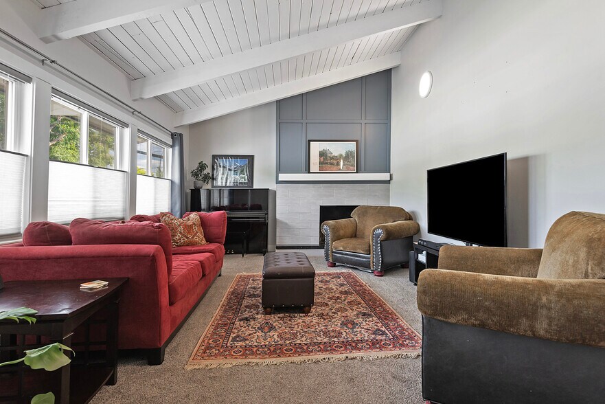 Building Photo - 4901 S Laura Dr