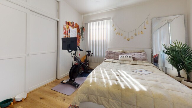 Building Photo - Corner lot on Mary Lane!