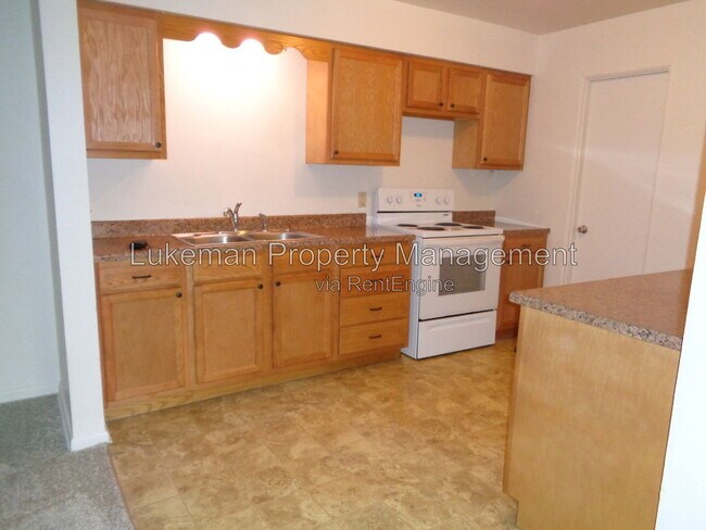 Building Photo - 1536 Henson Ave