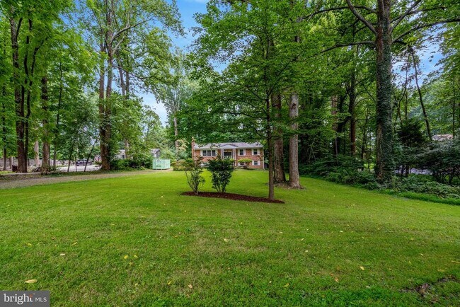 Building Photo - 5315 Summit Dr