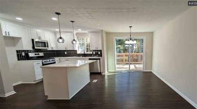 Building Photo - 3414 Dearwood Dr SW