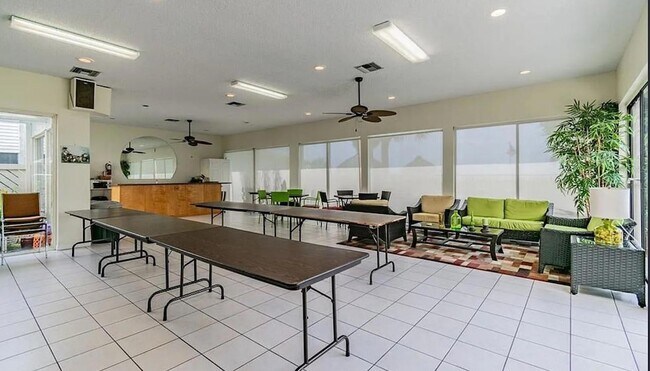 Building Photo - 621 Windrush Bay Dr