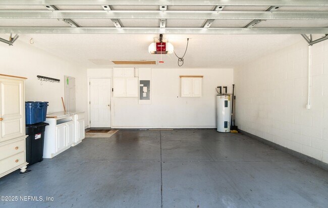 Building Photo - 1325 Fairway Village Dr