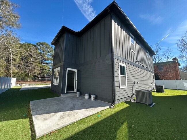 Building Photo - 2022 Trimble Rd