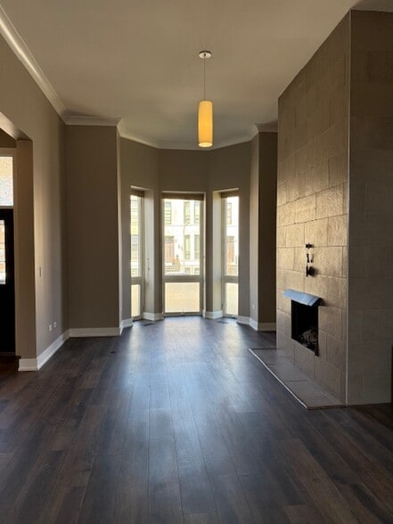 Building Photo - 2309 W Monroe St