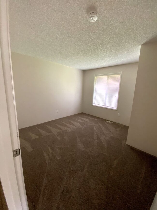 Building Photo - Spacious 4 Bedroom, 2 Bath Home with Large Yard -