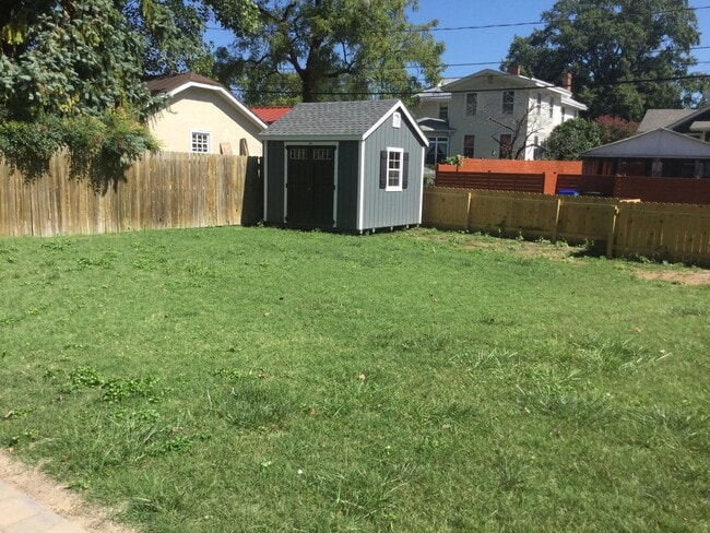 Building Photo - 2 Bed 1 Bath Renovated Home Forest Hill Park/Woodland Heights Area