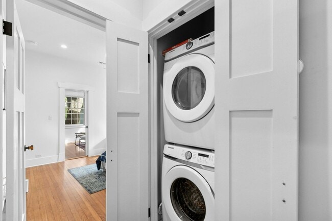 Building Photo - 1206 W 22 1/2 St