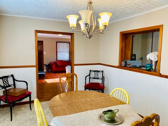 Building Photo - 606 S Webber St