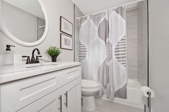 Building Photo - "Charming 3-Bed, 2-Bath Home in Tampa – Perfect Blend of Comfort and Convenience!"