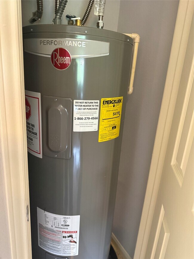 Building Photo - 2300 Old Spanish Trl