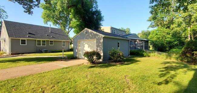 Building Photo - 2803 Seely Ave SE