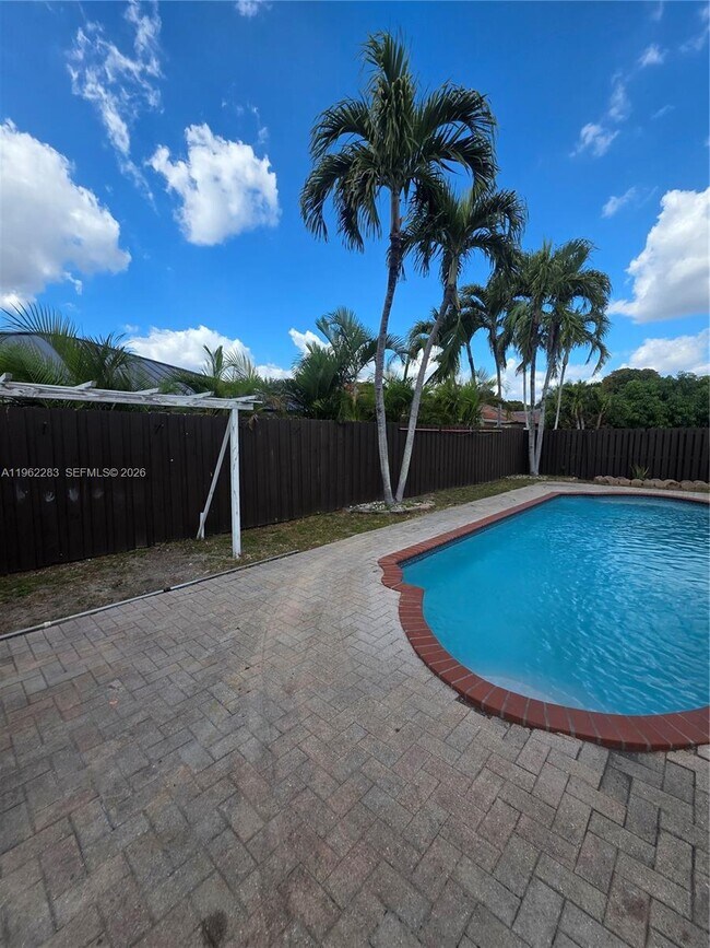 Building Photo - 10206 SW 161st Ave