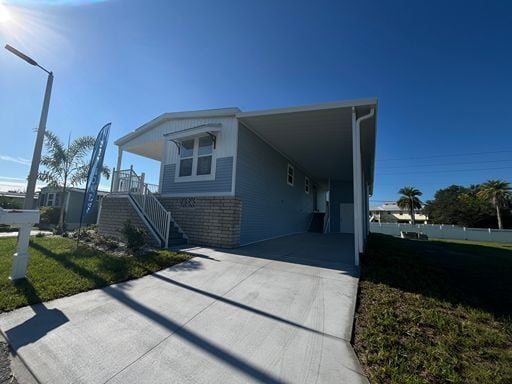 Building Photo - 15 Flamboyant St
