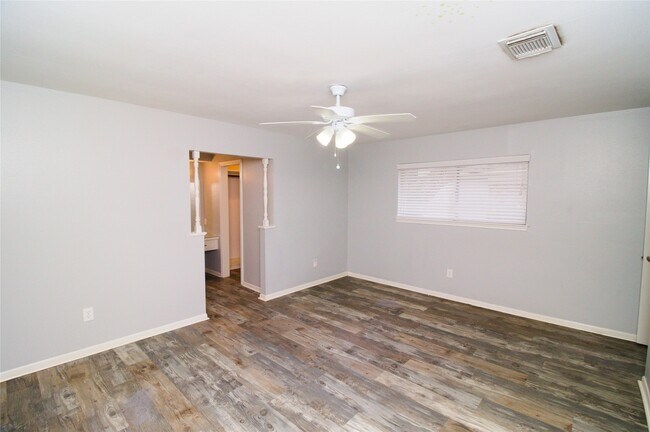 Building Photo - 1030 Montour Dr