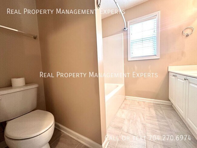 Building Photo - 7603 Rolling Meadows Ln
