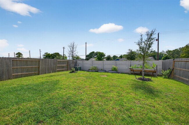 Building Photo - 9007 Estes Lks Dr