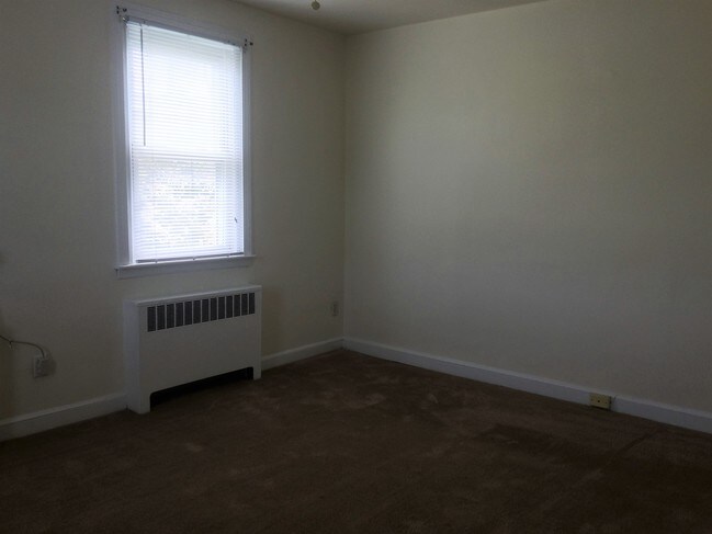 Living Room - 3301 Indian Queen Ln