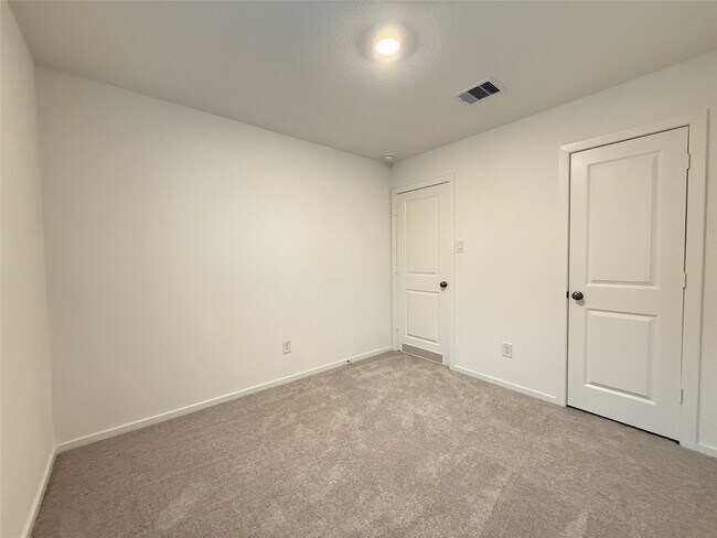 Building Photo - 16802 Old Wagon Wy