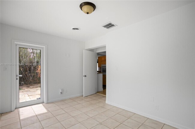 Building Photo - 2530 Fillmore St