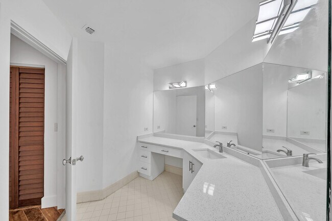 Building Photo - 4111 Coral Tree Cir