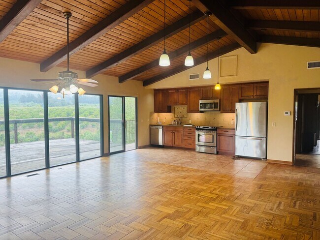 Building Photo - Escape to Serenity at Couples Retreat!