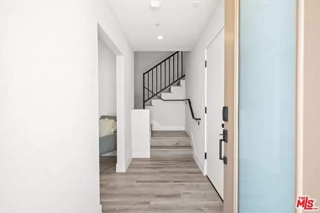 Building Photo - 2015 1/2-1951 Preuss Rd